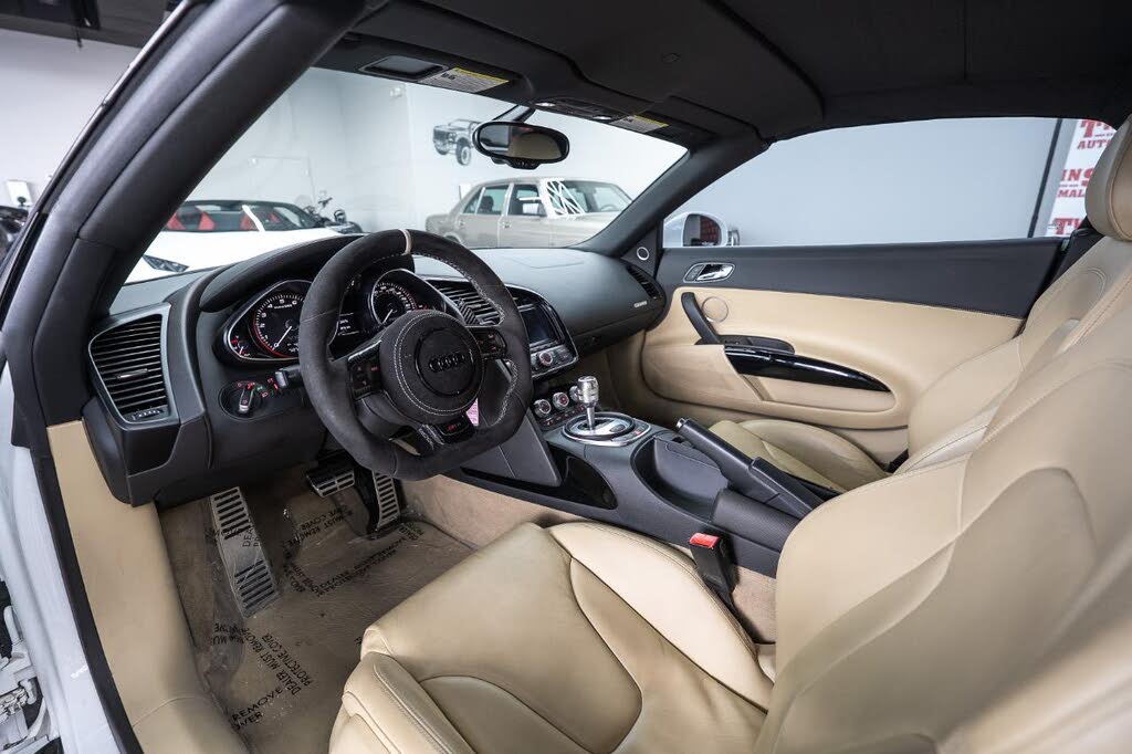 2011 Audi R8 5.2 quattro Spyder AWD photo 11 of 24