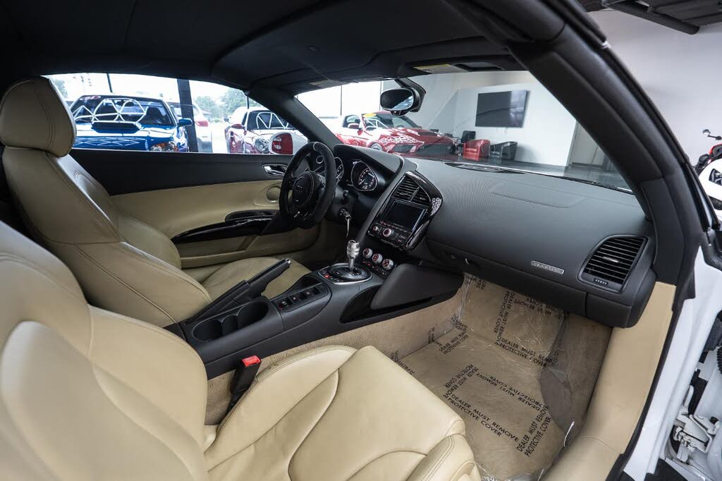 2011 Audi R8 5.2 quattro Spyder AWD photo 14 of 24