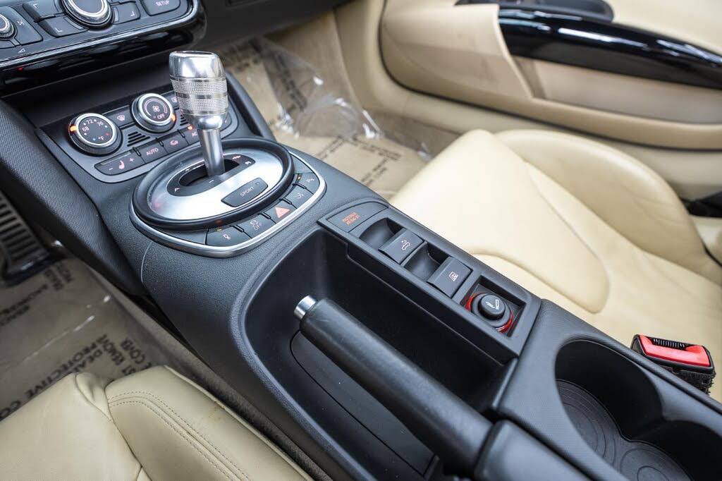 2011 Audi R8 5.2 quattro Spyder AWD photo 17 of 24