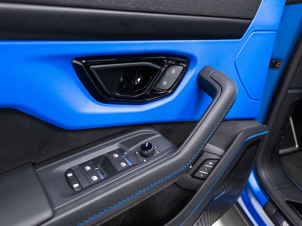 2025 Lamborghini Urus SE AWD photo 18