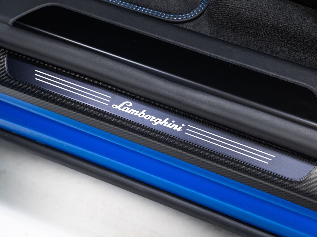 2025 Lamborghini Urus SE AWD photo 21