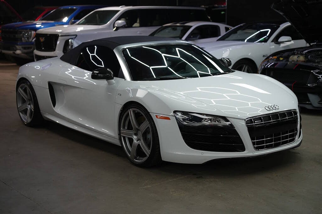 2011 Audi R8 5.2 quattro Spyder AWD photo 2 of 24