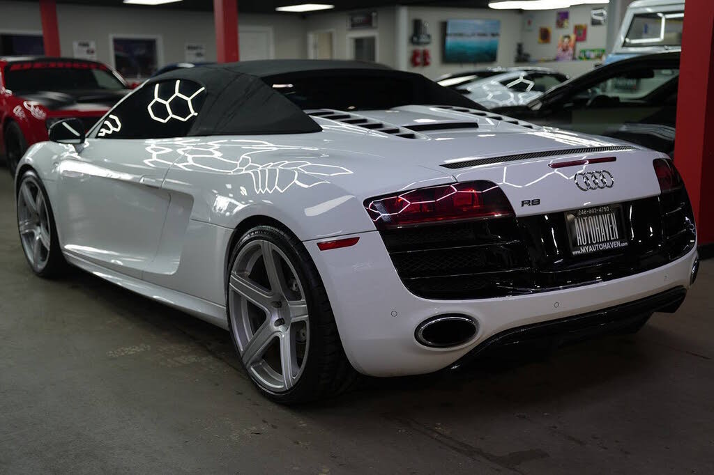 2011 Audi R8 5.2 quattro Spyder AWD photo 4 of 24