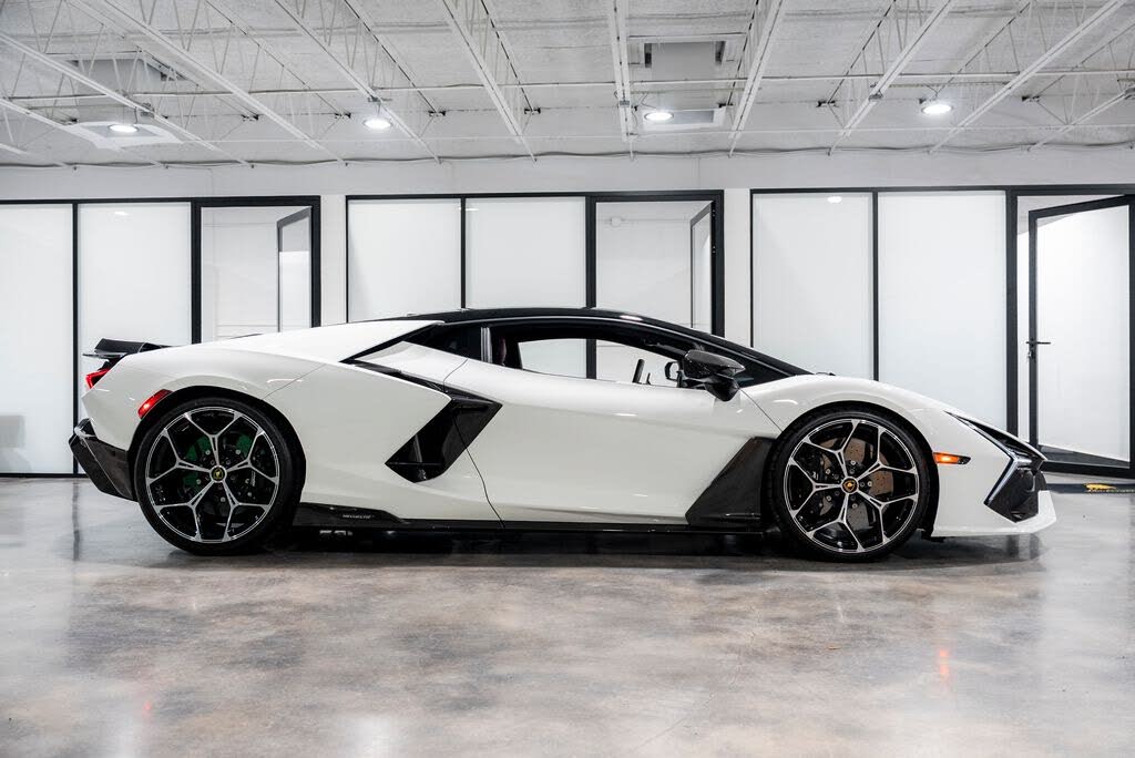 2025 Lamborghini Revuelto AWD
