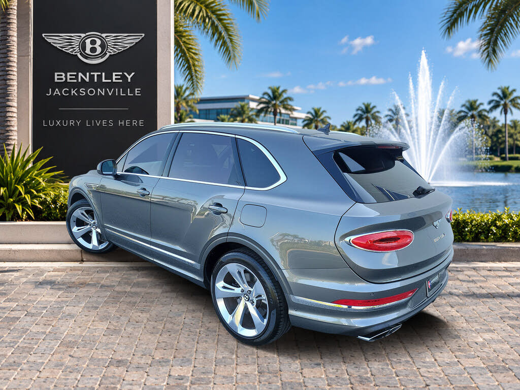 2023 Bentley Bentayga Hybrid AWD photo 2