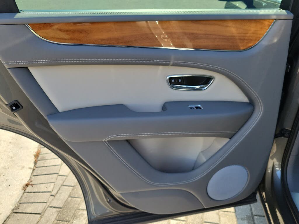 2023 Bentley Bentayga Hybrid AWD photo 18