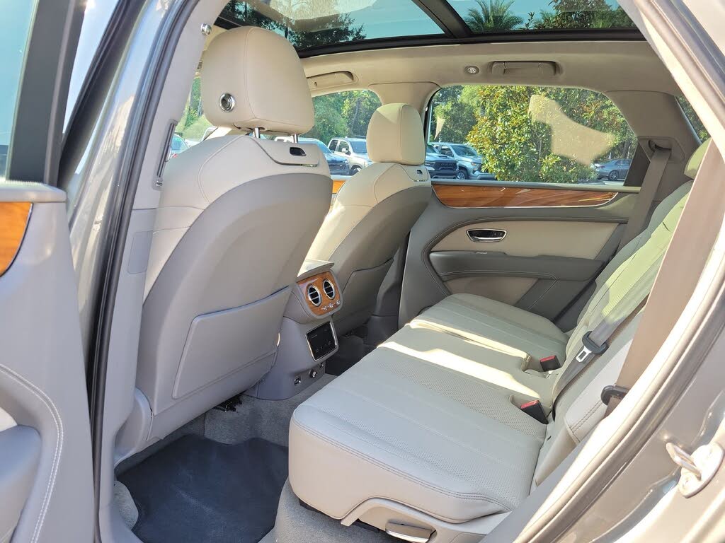 2023 Bentley Bentayga Hybrid AWD photo 19