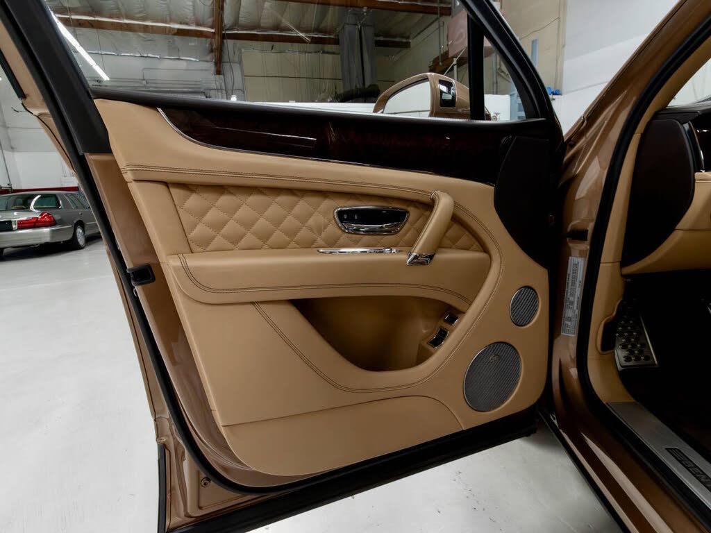 2017 Bentley Bentayga W12 AWD photo 22