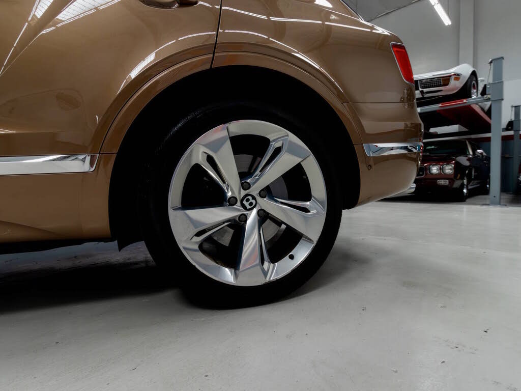2017 Bentley Bentayga W12 AWD photo 10