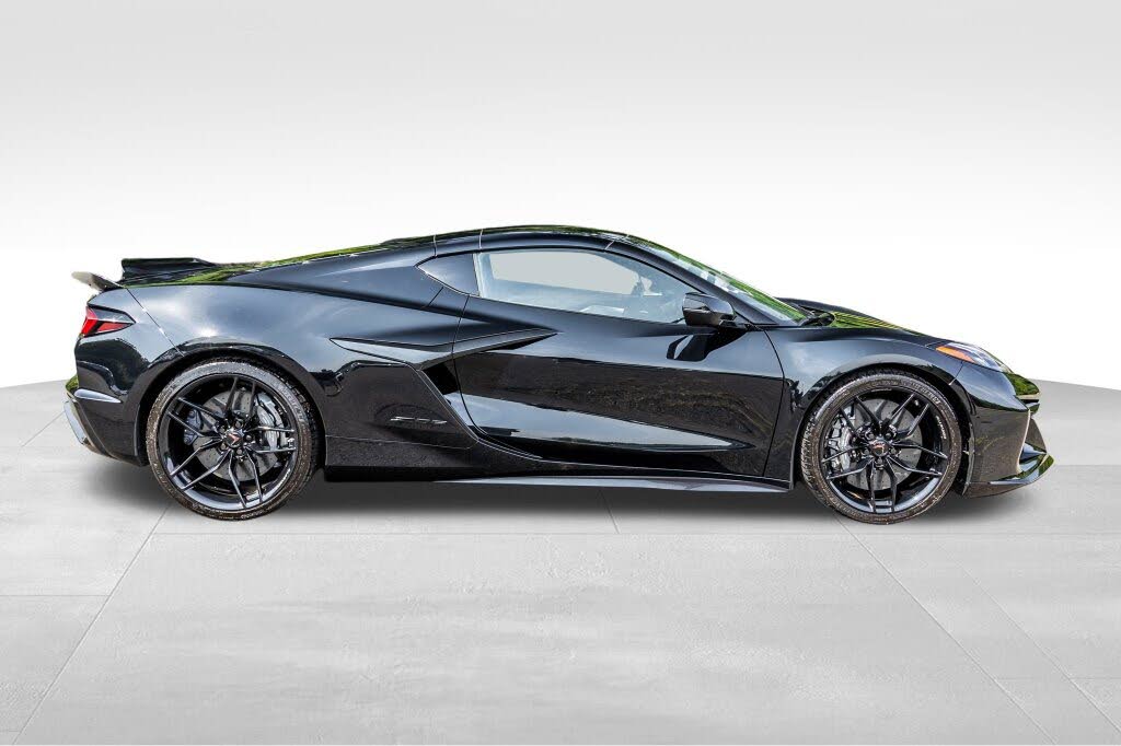 2025 Chevrolet Corvette Z06 3LZ Coupe RWD photo 3
