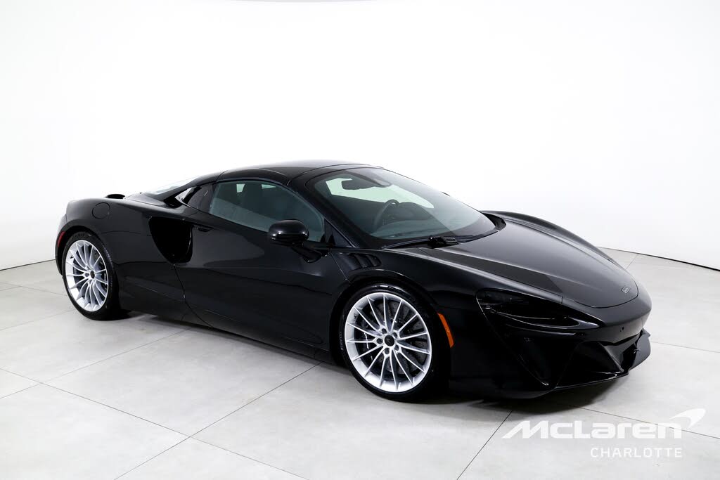 2026 McLaren Artura RWD photo 3