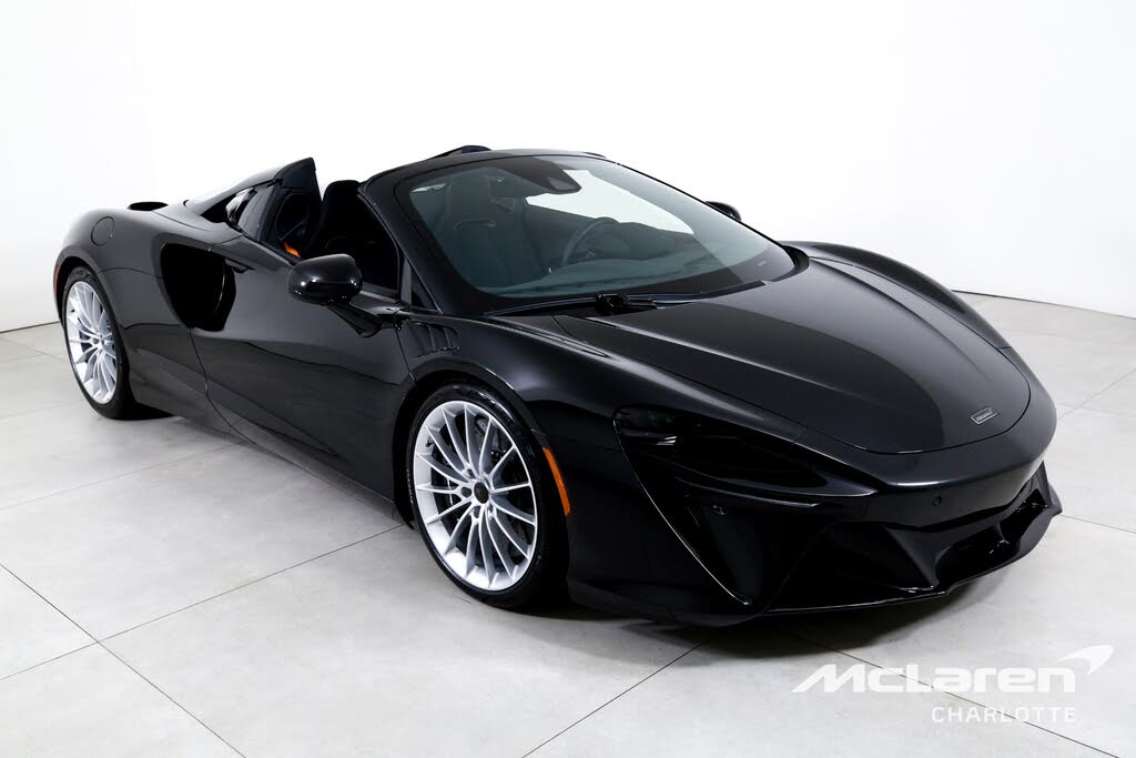 2026 McLaren Artura RWD photo 4