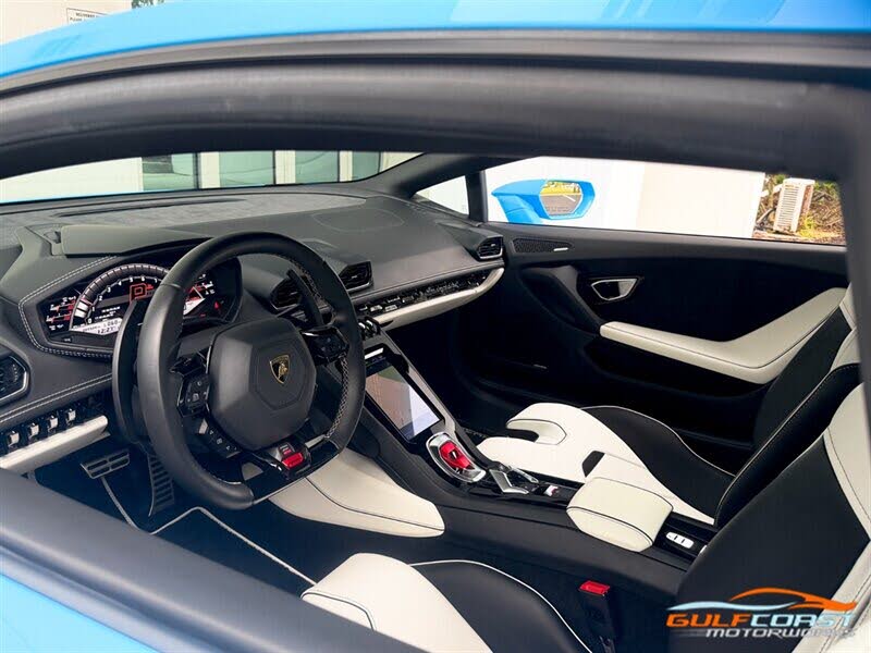 2021 Lamborghini Huracan photo 2