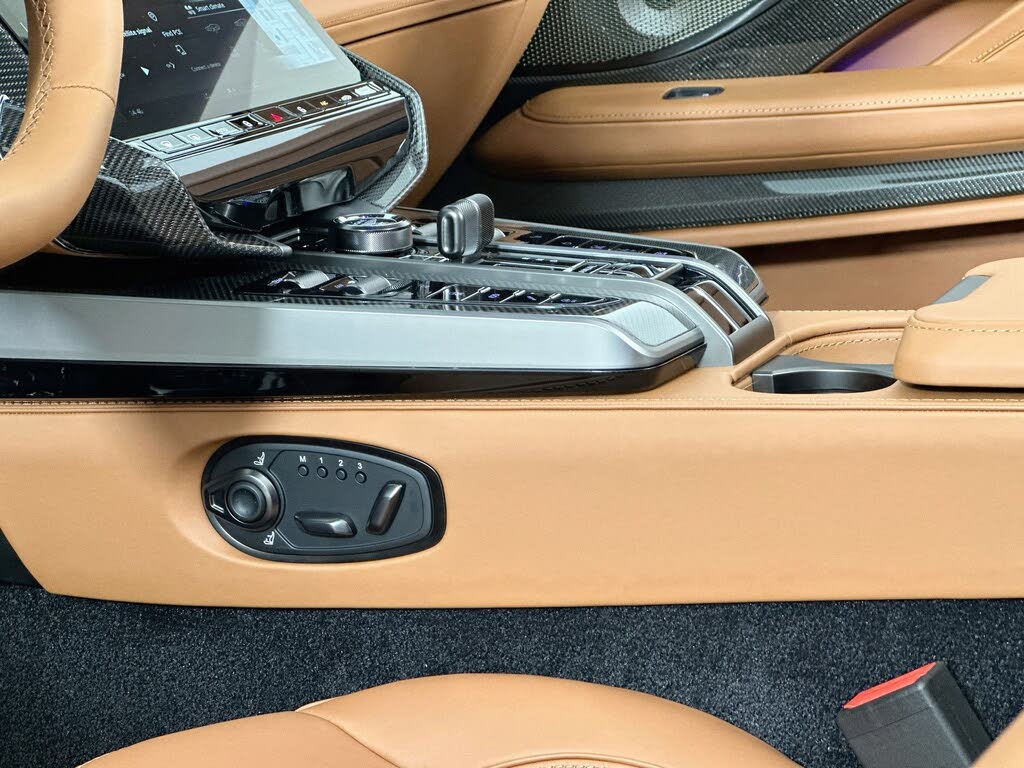 2026 Aston Martin Vanquish Volante RWD photo 18