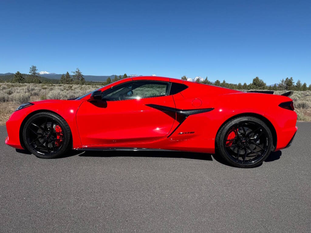 2025 Chevrolet Corvette Z06 2LZ Coupe RWD photo 3