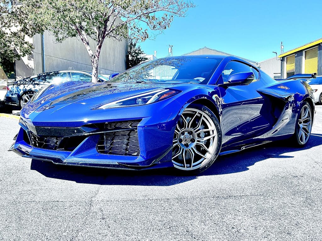 2025 Chevrolet Corvette Z06 2LZ Coupe RWD photo 2