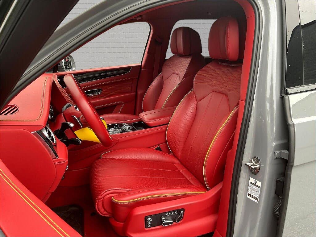 2023 Bentley Bentayga Azure V8 AWD photo 19