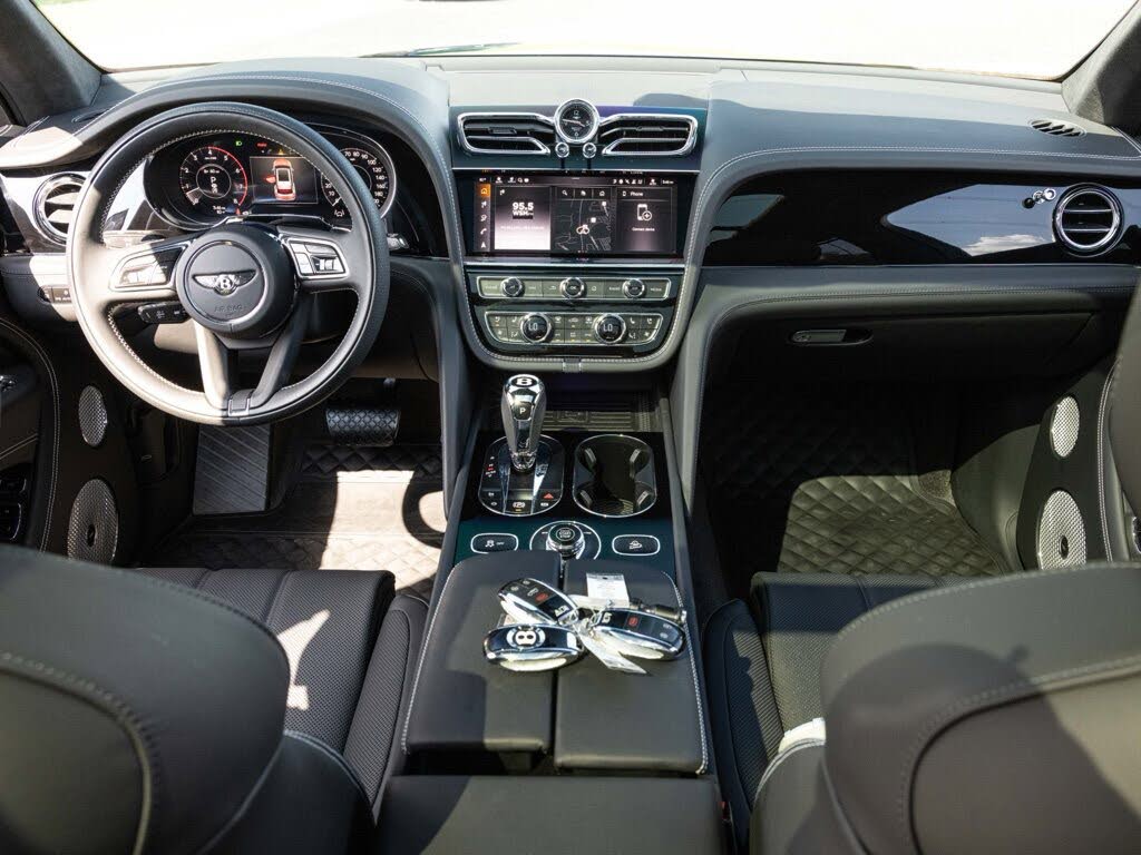 2025 Bentley Bentayga V8 AWD photo 2