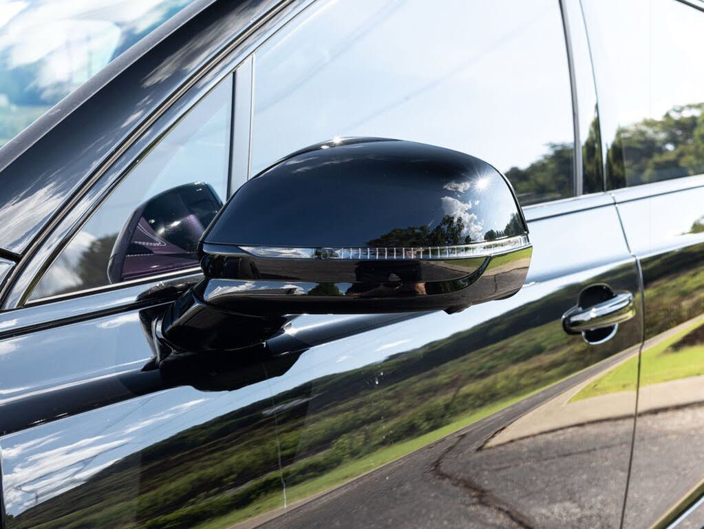 2025 Bentley Bentayga V8 AWD photo 22