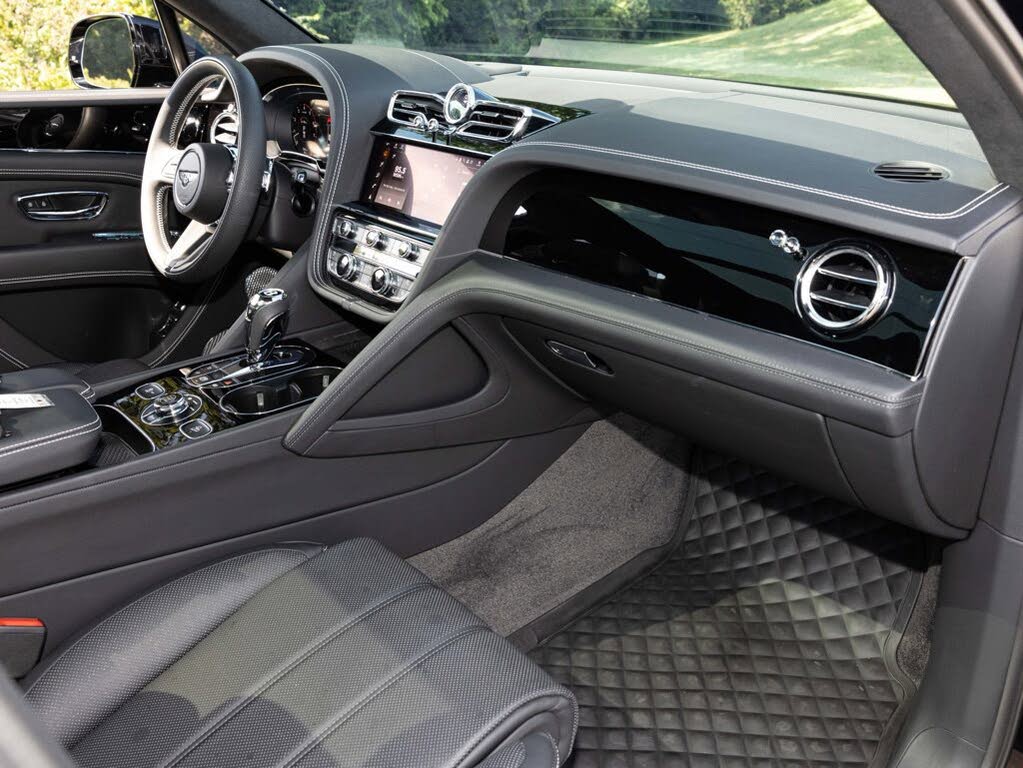 2025 Bentley Bentayga V8 AWD photo 4
