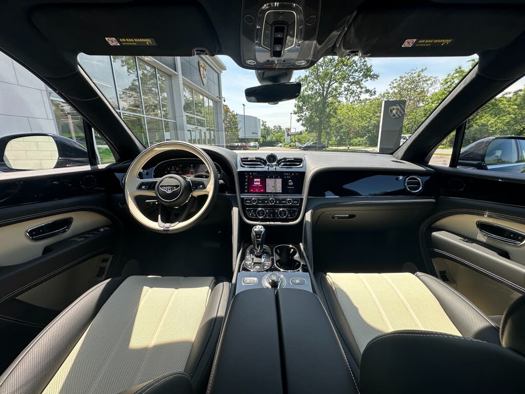 2026 Bentley Bentayga photo 4