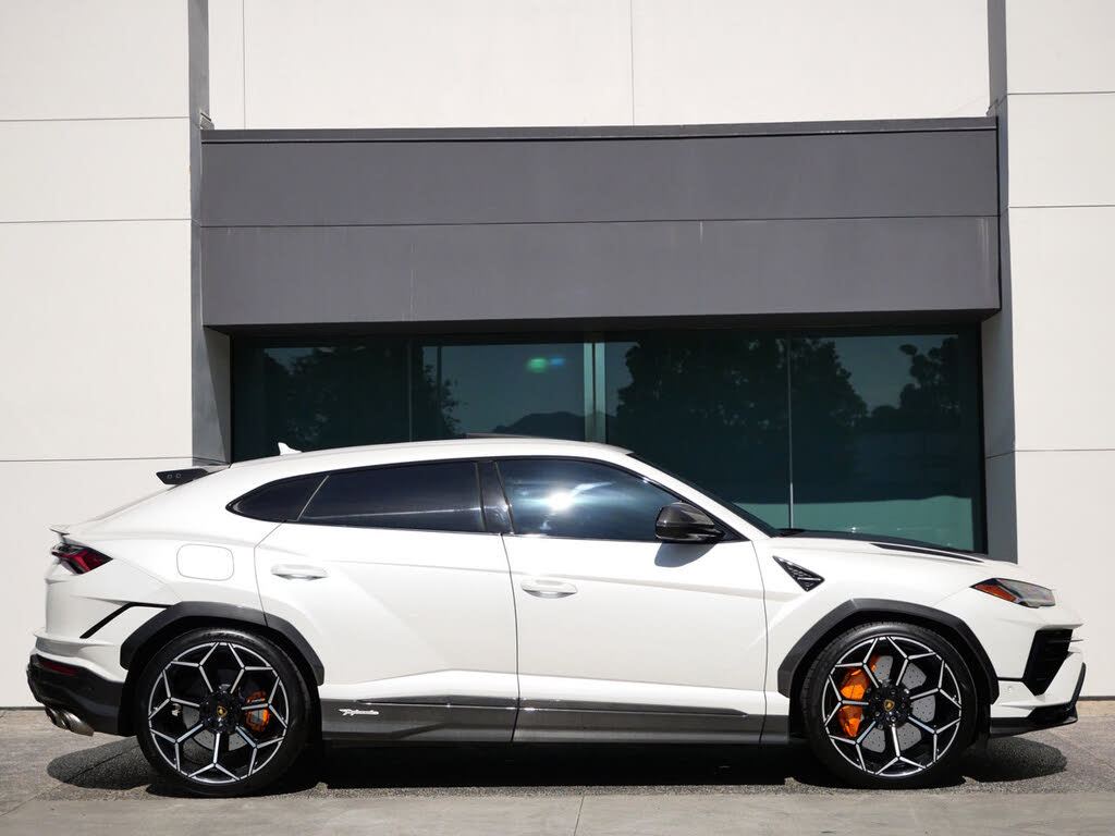 2024 Lamborghini Urus Performante AWD photo 2