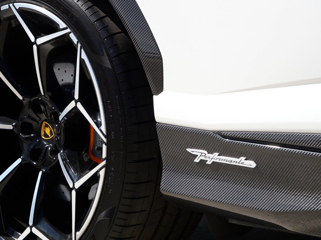 2024 Lamborghini Urus Performante AWD photo 17
