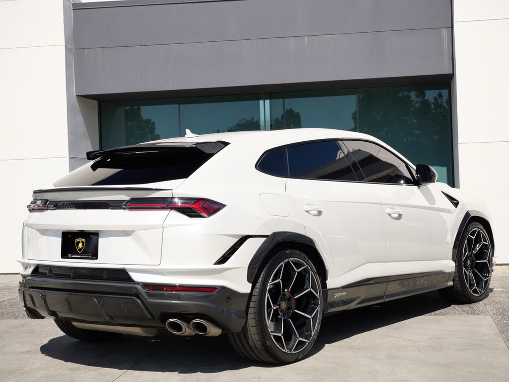 2024 Lamborghini Urus Performante AWD photo 3