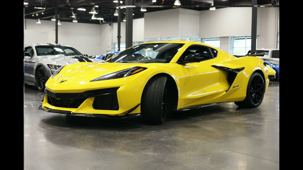 2025 Chevrolet Corvette Z06 2LZ Coupe RWD photo 3