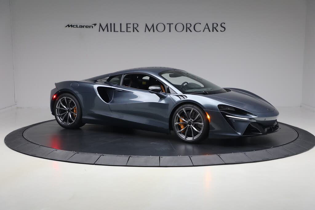 2026 McLaren Artura RWD photo 9