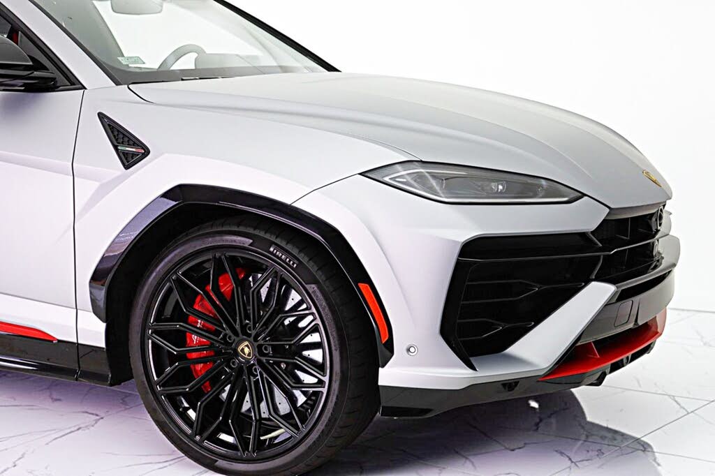 2025 Lamborghini Urus SE AWD photo 17