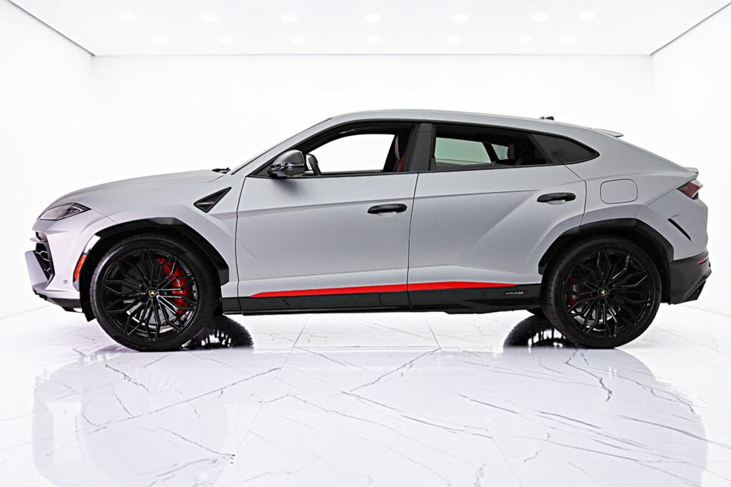 2025 Lamborghini Urus SE AWD photo 3