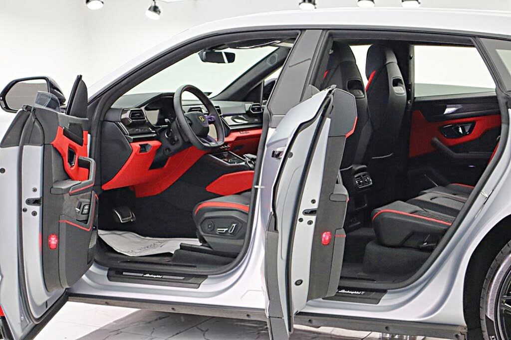 2025 Lamborghini Urus SE AWD photo 6