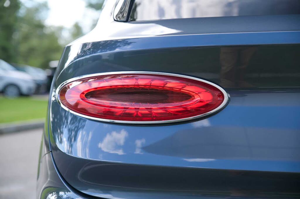2025 Bentley Bentayga Azure V8 AWD photo 12