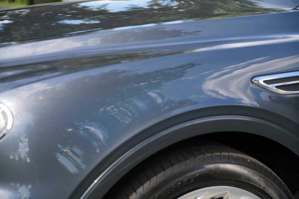 2025 Bentley Bentayga Azure V8 AWD photo 17