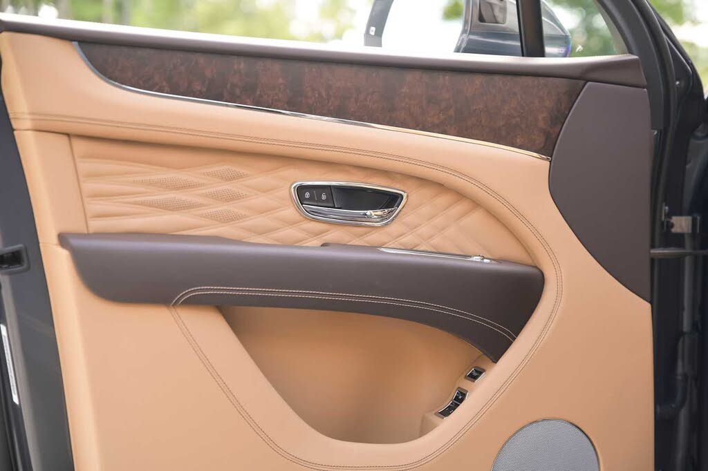 2025 Bentley Bentayga Azure V8 AWD photo 21