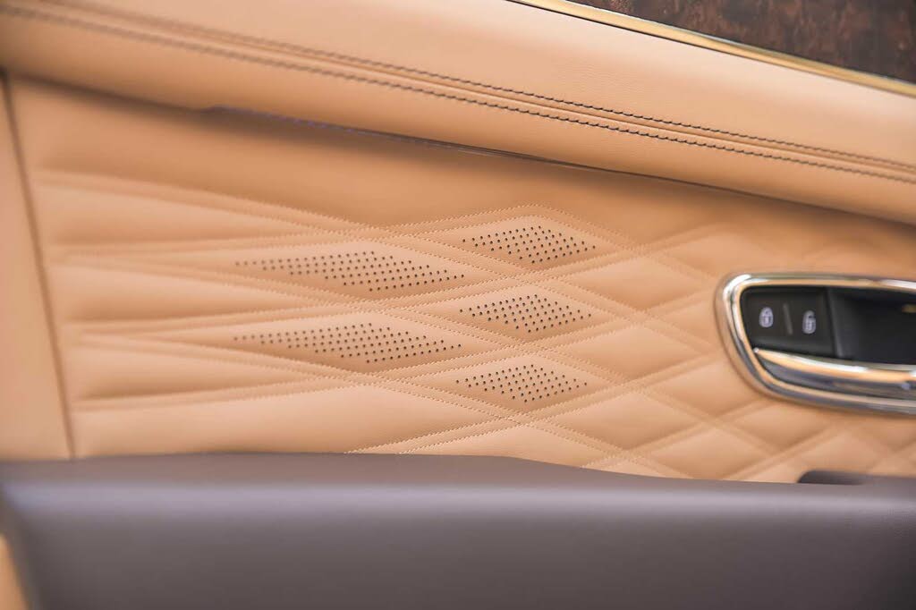 2025 Bentley Bentayga Azure V8 AWD photo 22