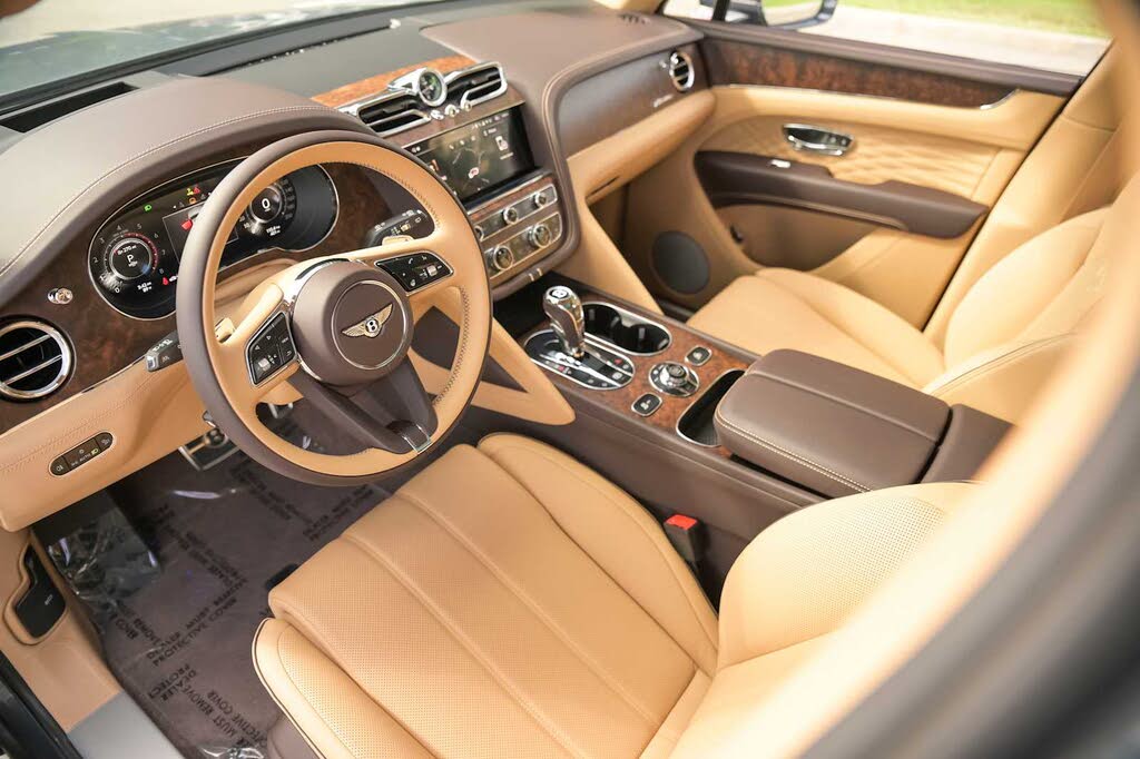 2025 Bentley Bentayga Azure V8 AWD photo 4