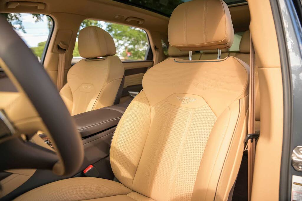 2025 Bentley Bentayga Azure V8 AWD photo 5