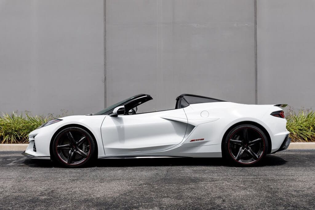 2024 Chevrolet Corvette Z06 3LZ Convertible RWD photo 2