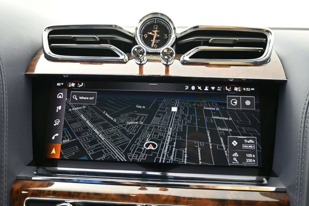 2026 Bentley Bentayga Azure V8 AWD photo 16