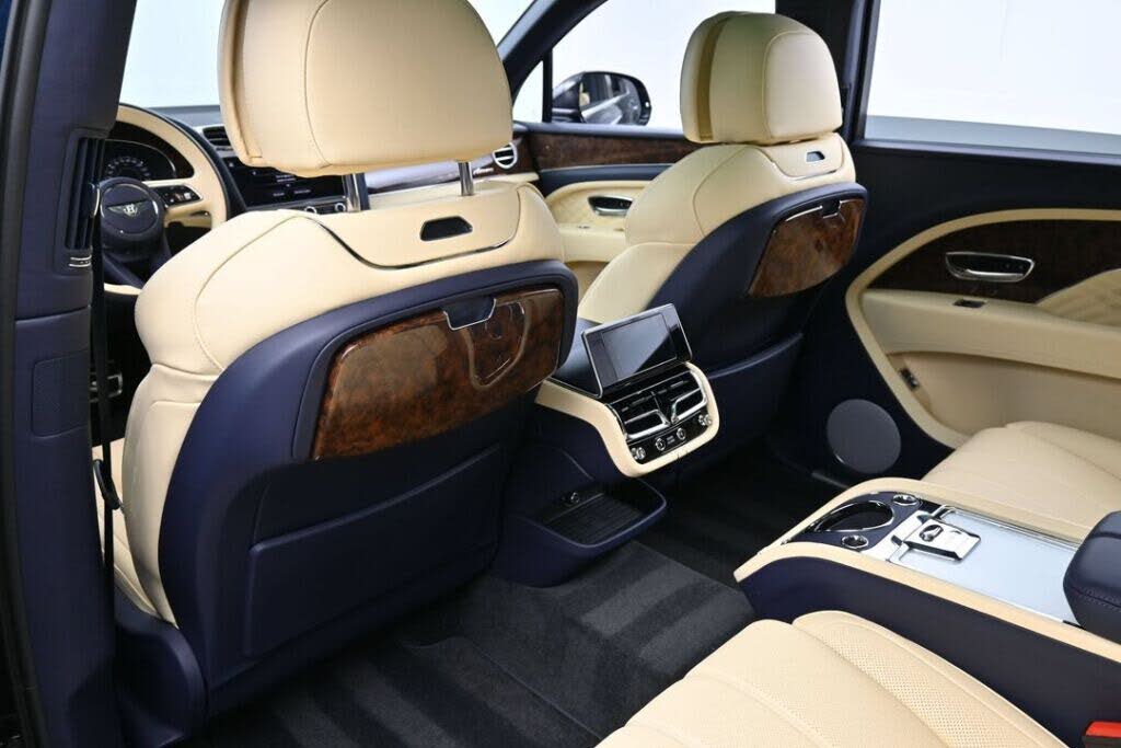 2026 Bentley Bentayga Azure V8 AWD photo 17