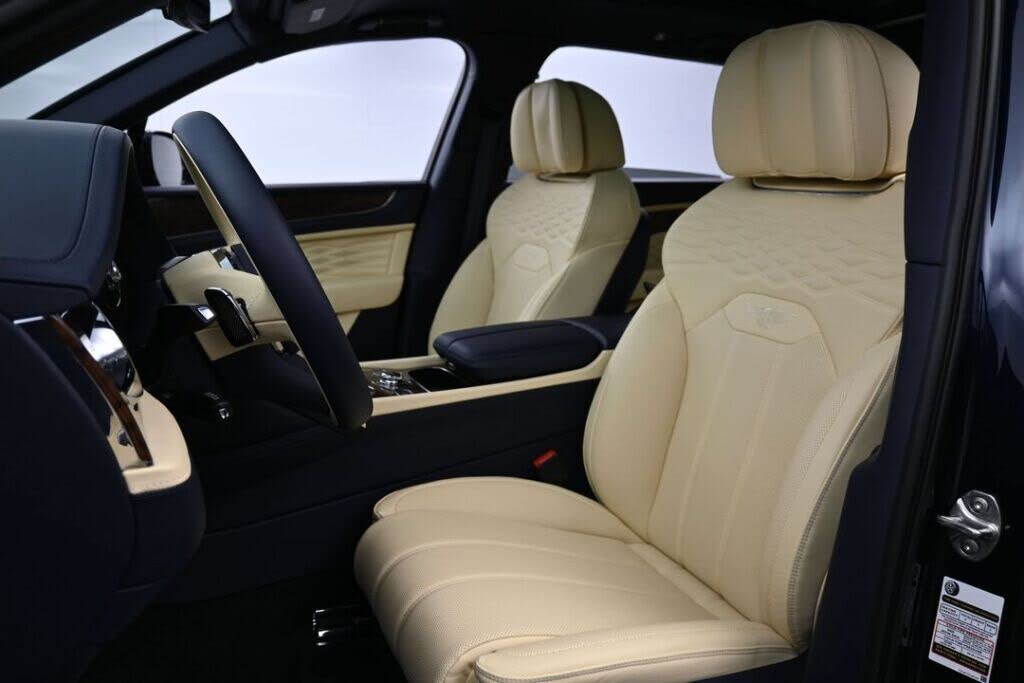 2026 Bentley Bentayga Azure V8 AWD photo 18
