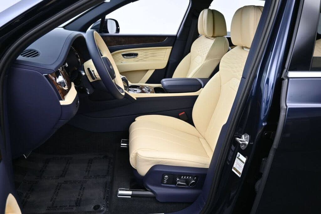 2026 Bentley Bentayga Azure V8 AWD photo 4
