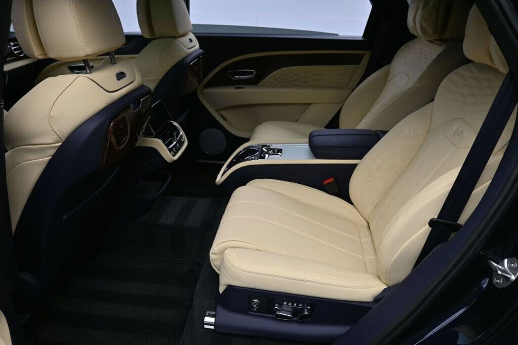 2026 Bentley Bentayga Azure V8 AWD photo 8