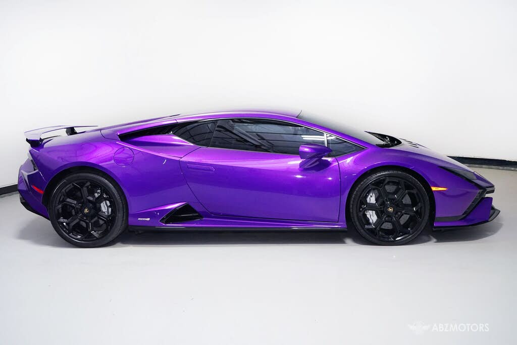 2023 Lamborghini Huracan Tecnica RWD photo 3