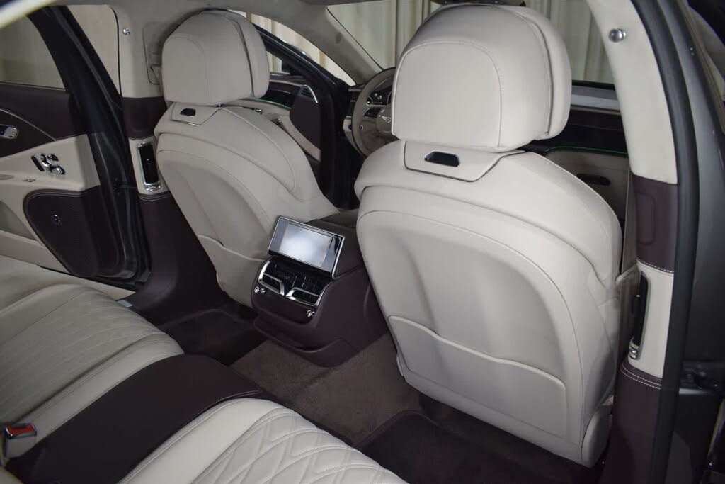 2026 Bentley Flying Spur Azure AWD photo 21
