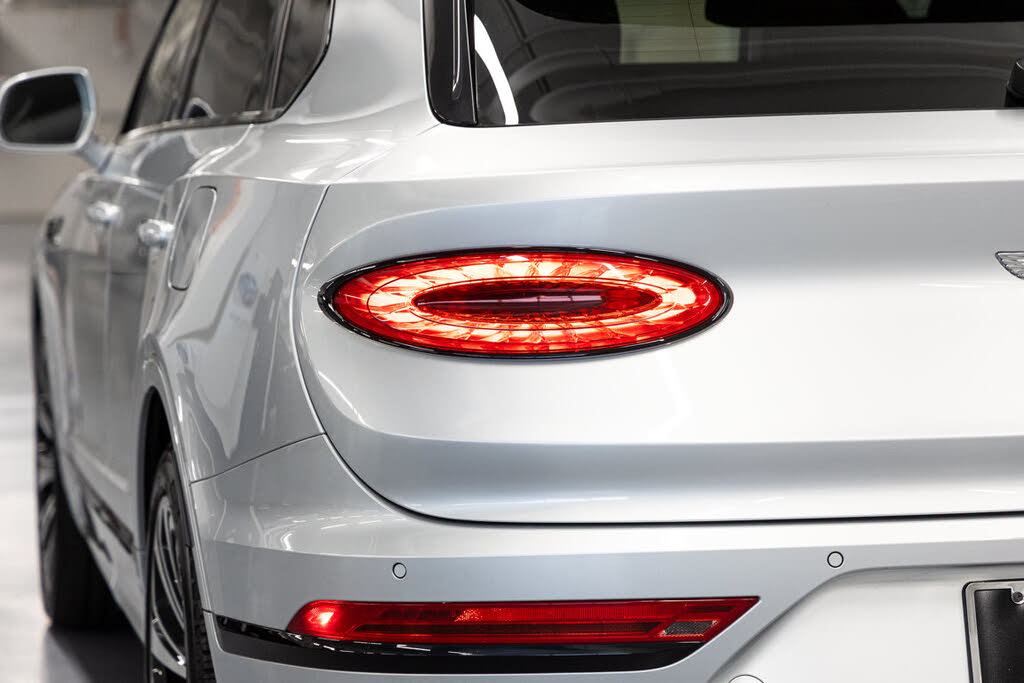 2023 Bentley Bentayga Hybrid AWD photo 18