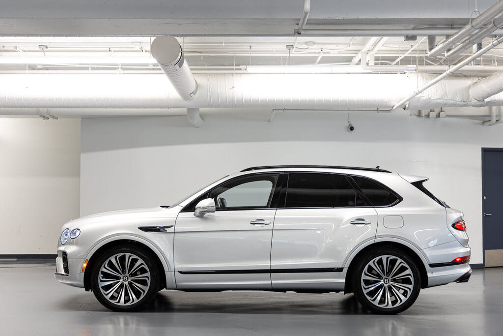 2023 Bentley Bentayga Hybrid AWD photo 3