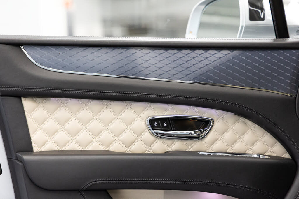 2023 Bentley Bentayga Hybrid AWD photo 22